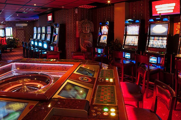 mekar slot app running on Android and iOS devices showing live-dealer interface